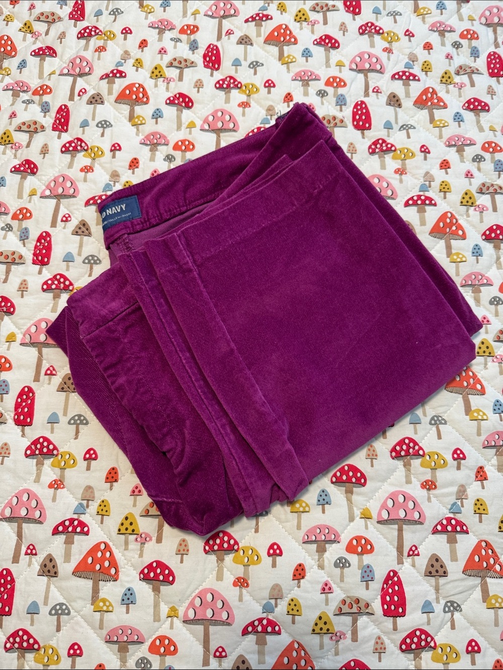 Old Navy Women’s pixie mid rise velvet pants magenta pink purple see pics
